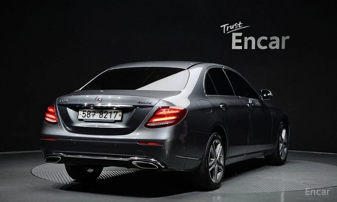 Mercedes-Benz E 300, снимка 2 - Автомобили и джипове - 54476526