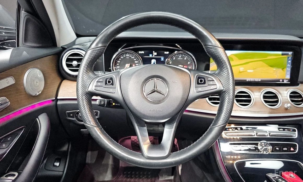 Mercedes-Benz E 300, снимка 13 - Автомобили и джипове - 54476526