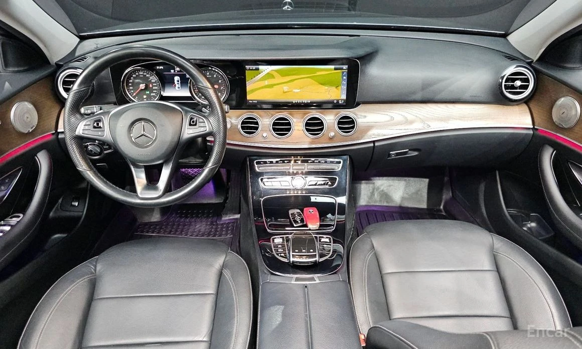 Mercedes-Benz E 300, снимка 7 - Автомобили и джипове - 54476526