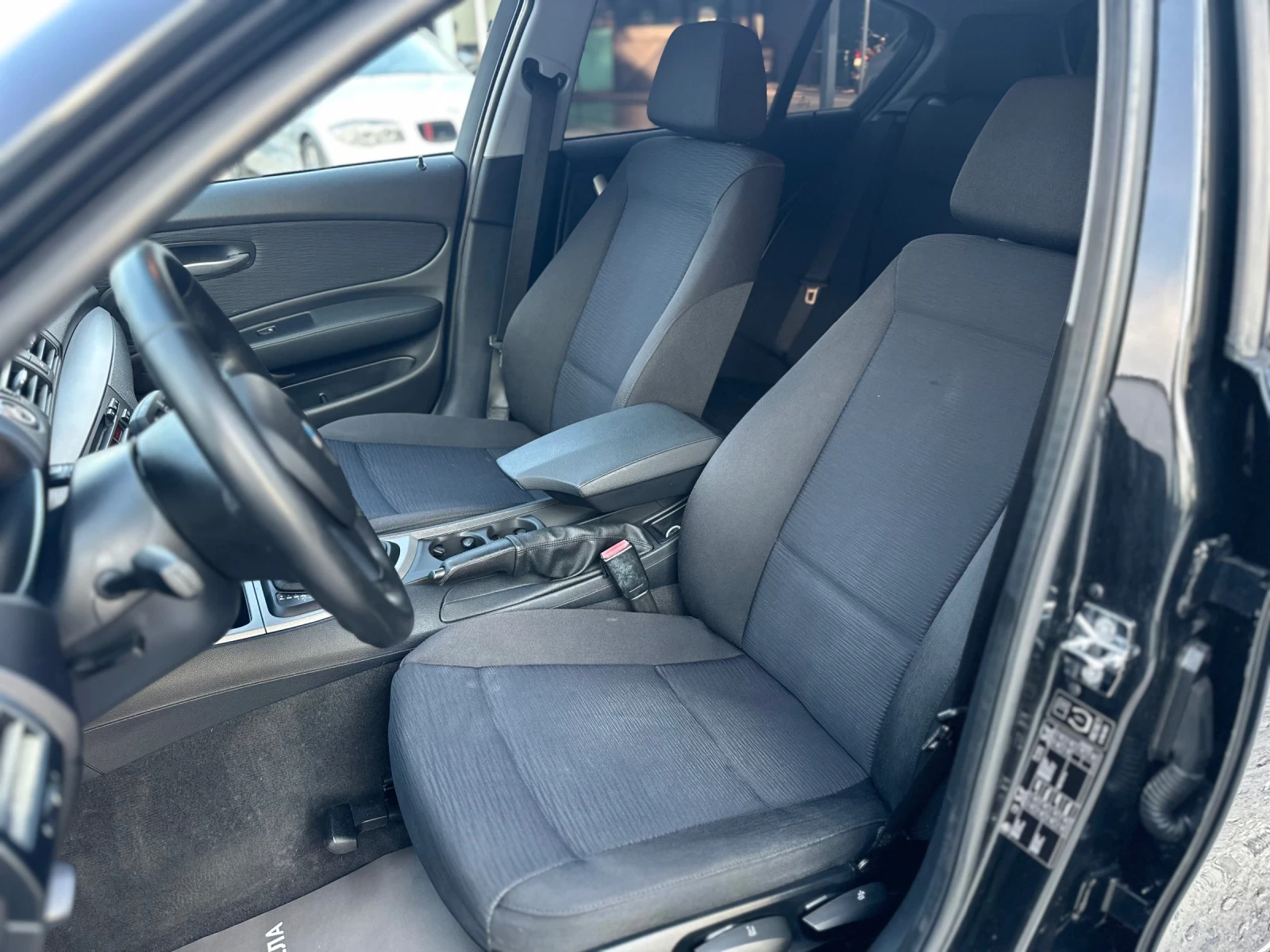 BMW 118 АВТОМАТИК/ПОДГРЕВ/ПАРКТРОНИК, снимка 8 - Автомобили и джипове - 54829256