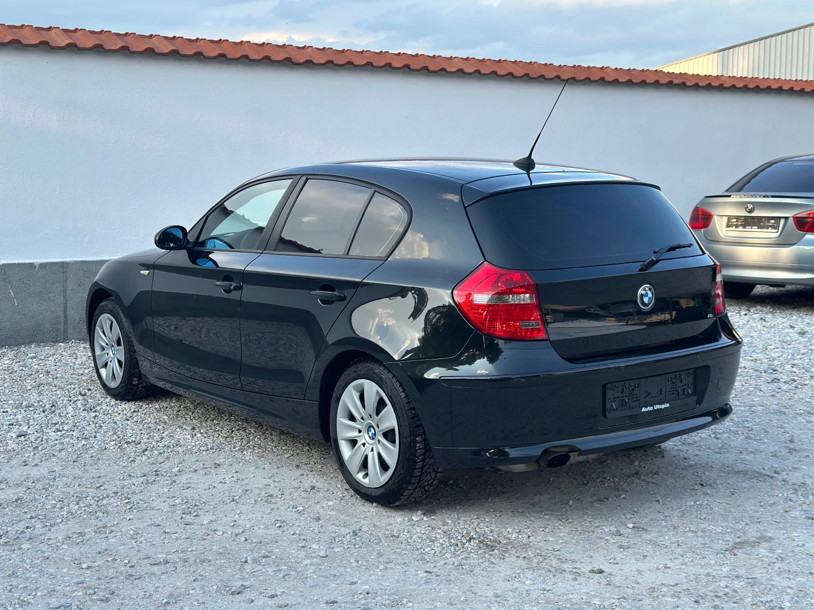 BMW 118 АВТОМАТИК/ПОДГРЕВ/ПАРКТРОНИК, снимка 3 - Автомобили и джипове - 54829256