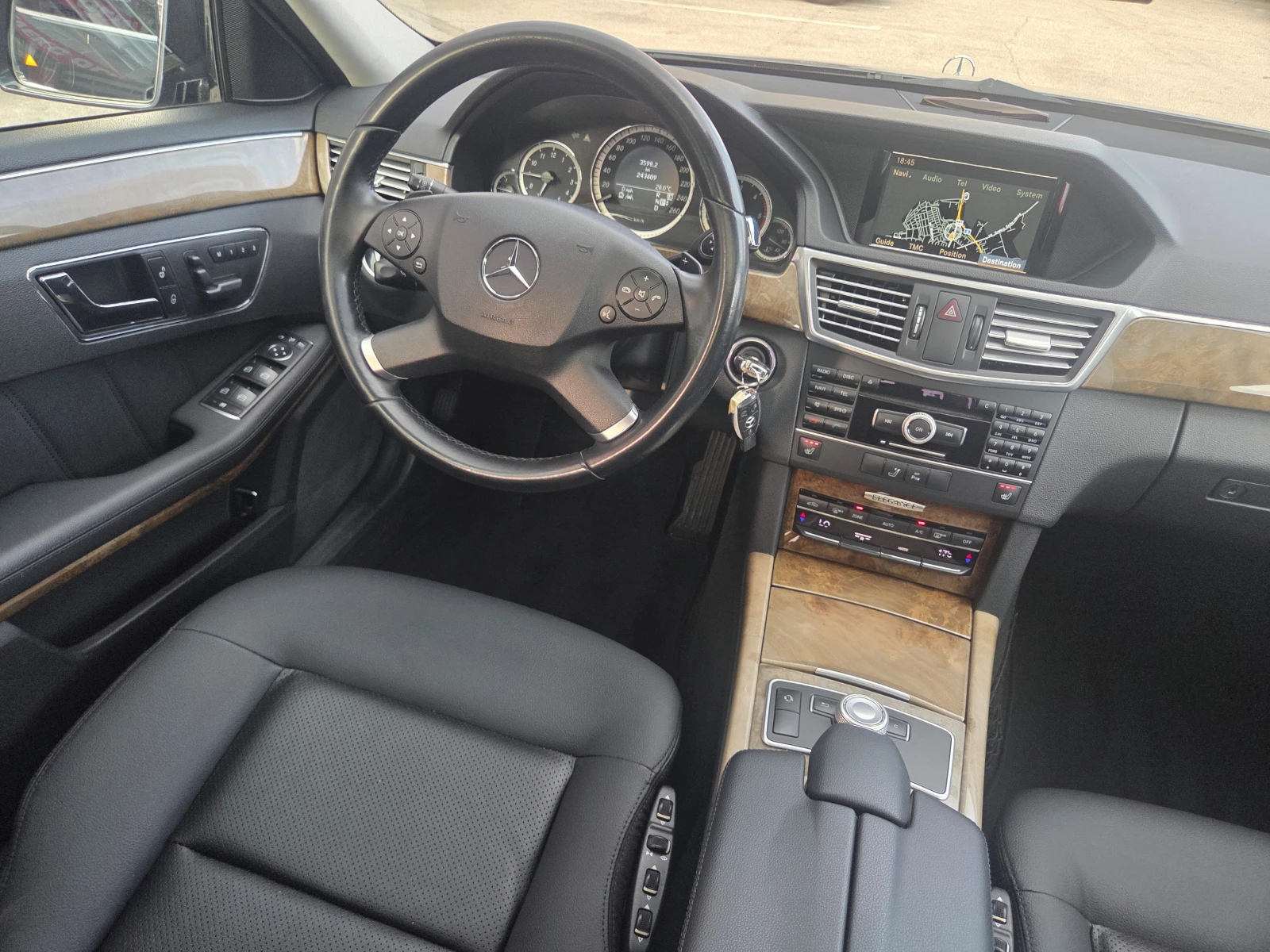 Mercedes-Benz E 350 CDI-ELEGANCE(265 Hp)AT/Navi/Камера, снимка 13 - Автомобили и джипове - 54829435