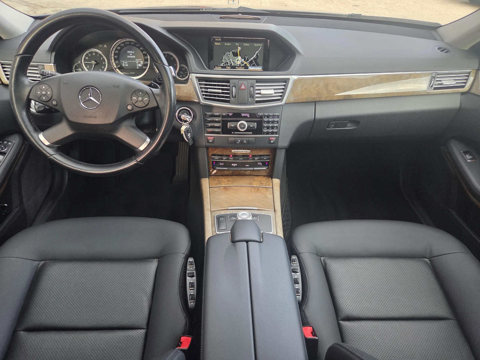 Mercedes-Benz E 350 CDI-ELEGANCE(265 Hp)AT/Navi/Камера, снимка 11 - Автомобили и джипове - 54829435