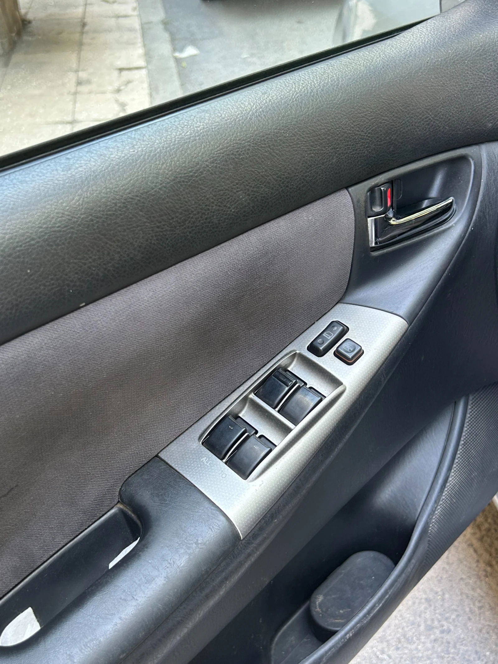 Toyota Corolla 2.0D-4D, снимка 11 - Автомобили и джипове - 55281262