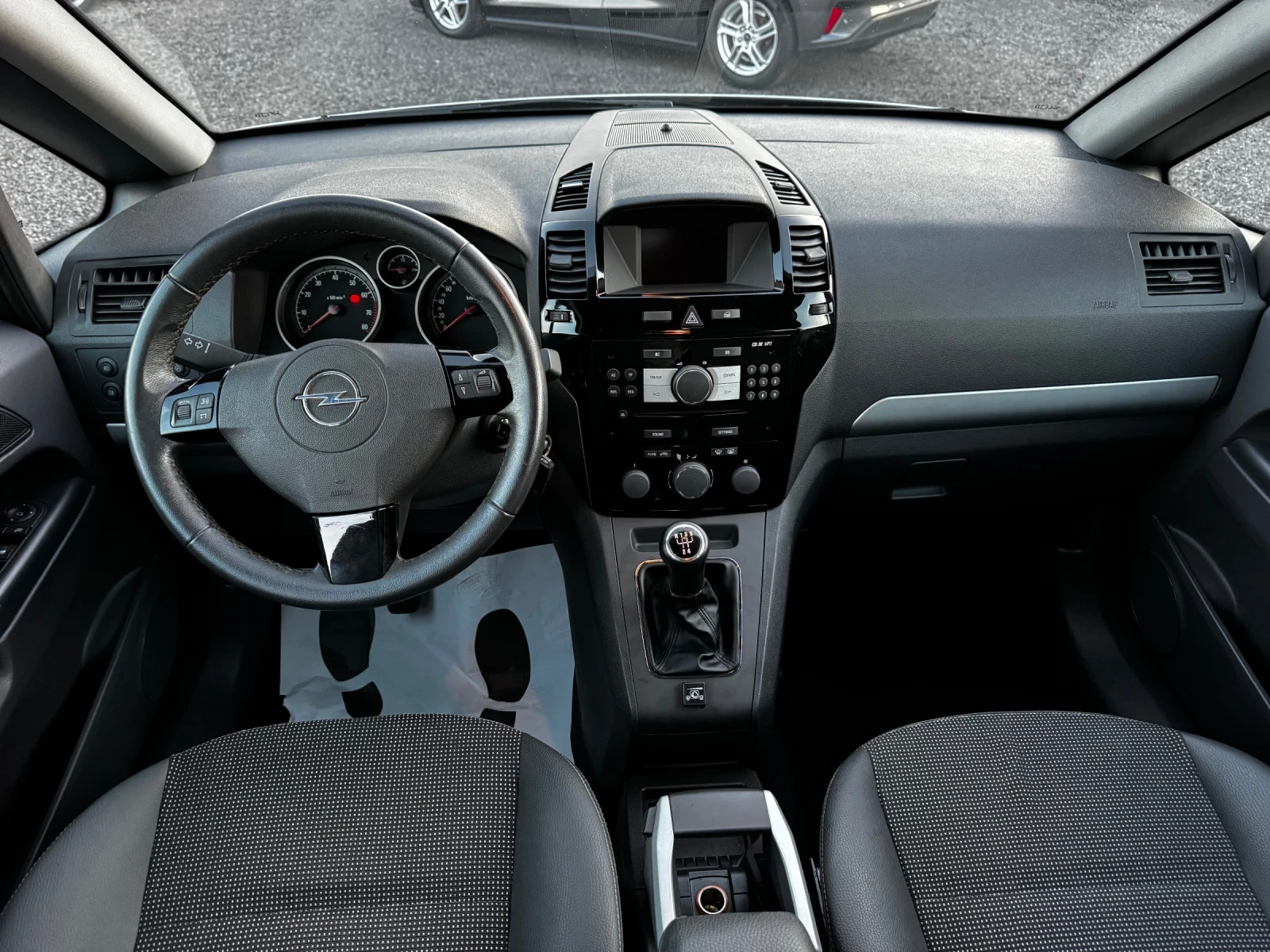 Opel Zafira 1.8i-Газ 117000км, снимка 13 - Автомобили и джипове - 55467638