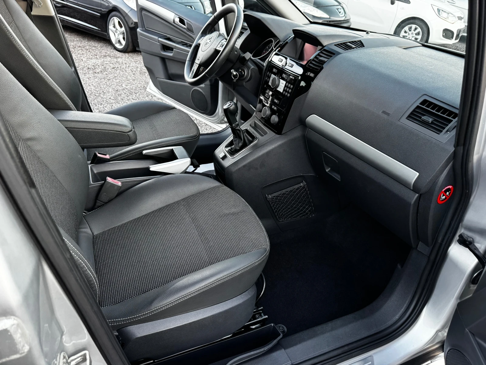 Opel Zafira 1.8i-Газ 117000км, снимка 12 - Автомобили и джипове - 55467638