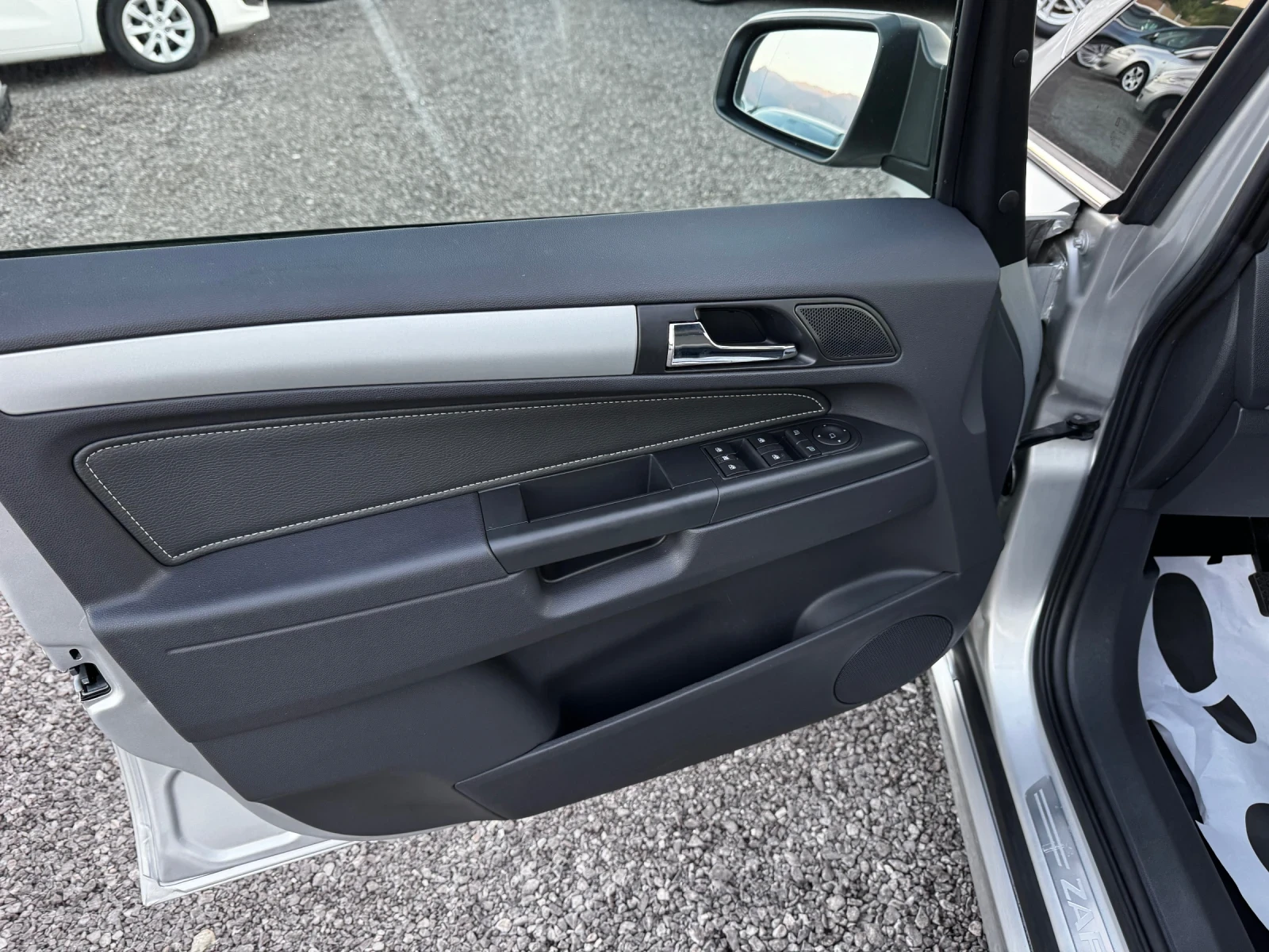 Opel Zafira 1.8i-Газ 117000км, снимка 17 - Автомобили и джипове - 55467638