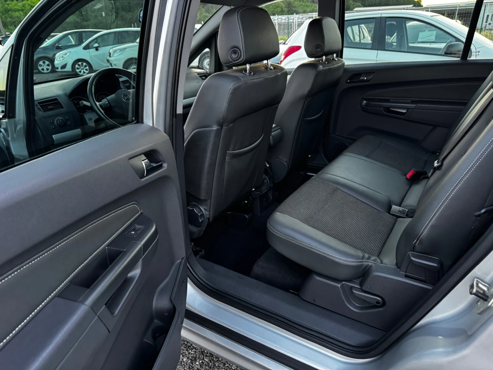 Opel Zafira 1.8i-Газ 117000км, снимка 9 - Автомобили и джипове - 55467638
