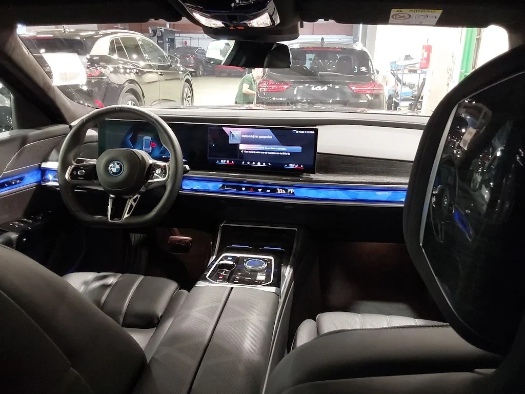 BMW i7 EDRIVE50 leather Navi LED ambient , снимка 8 - Автомобили и джипове - 56288742