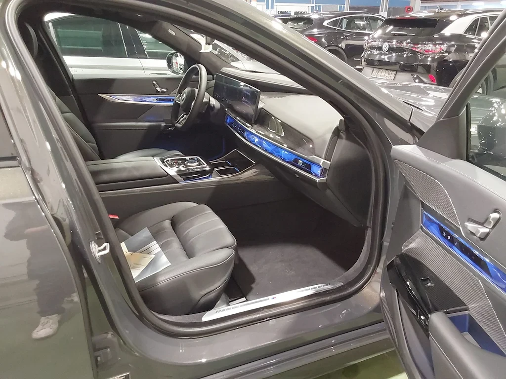 BMW i7 EDRIVE50 leather Navi LED ambient , снимка 6 - Автомобили и джипове - 56288742