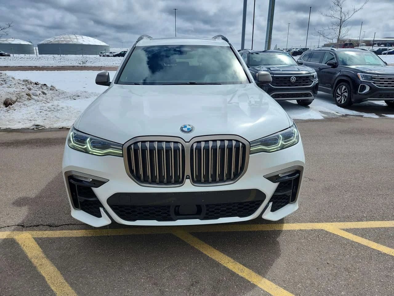 BMW X7 M50i/ЛАЗЕРИ/360/ОБДУХВАНЕ/ПАНОРАМА/ДИСТРОНИК, снимка 2 - Автомобили и джипове - 54076789