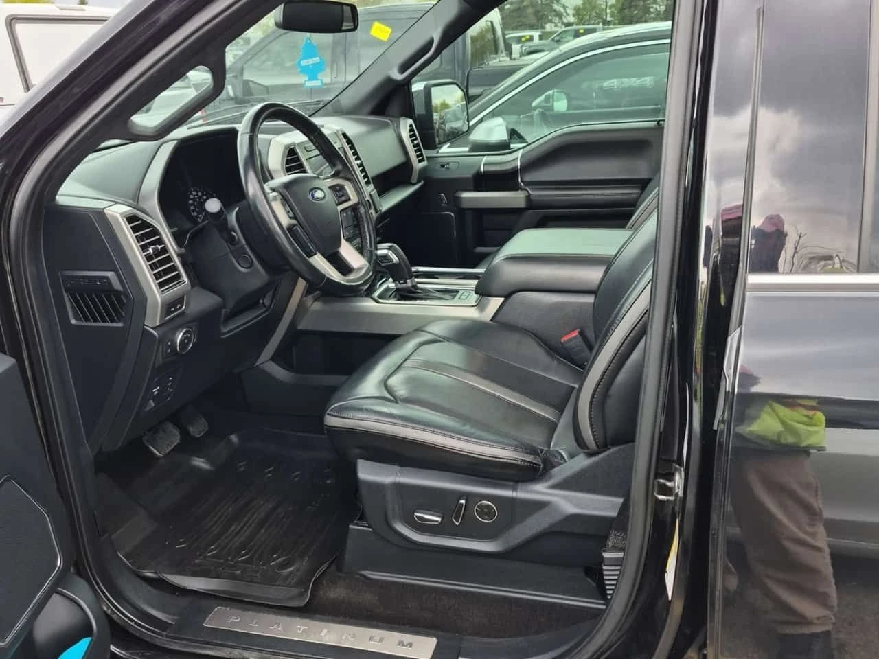 Ford F150 PLATINUM CREW CAB STB * CARFAX * Без инциденти * , снимка 9 - Автомобили и джипове - 54476464