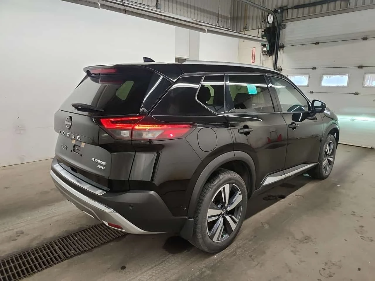 Nissan Rogue * Platinum * ЛИЦЕНЗИРАН ДИЛЪР * 2 КЛЮЧА, снимка 4 - Автомобили и джипове - 54623642