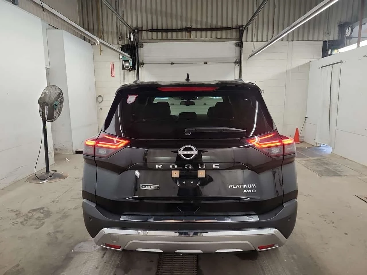 Nissan Rogue * Platinum * ЛИЦЕНЗИРАН ДИЛЪР * 2 КЛЮЧА, снимка 5 - Автомобили и джипове - 54623642