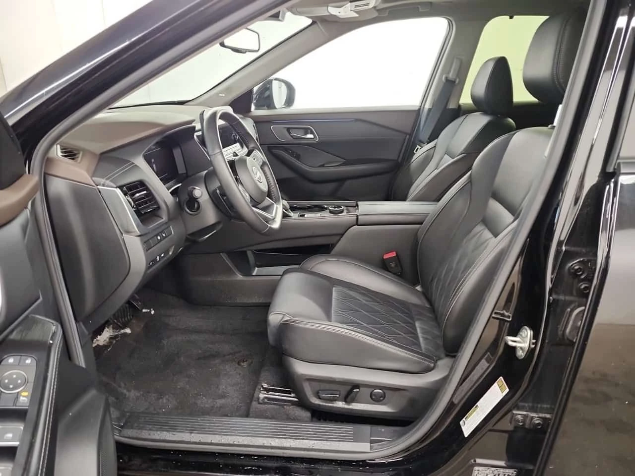 Nissan Rogue * Platinum * ЛИЦЕНЗИРАН ДИЛЪР * 2 КЛЮЧА, снимка 6 - Автомобили и джипове - 54623642