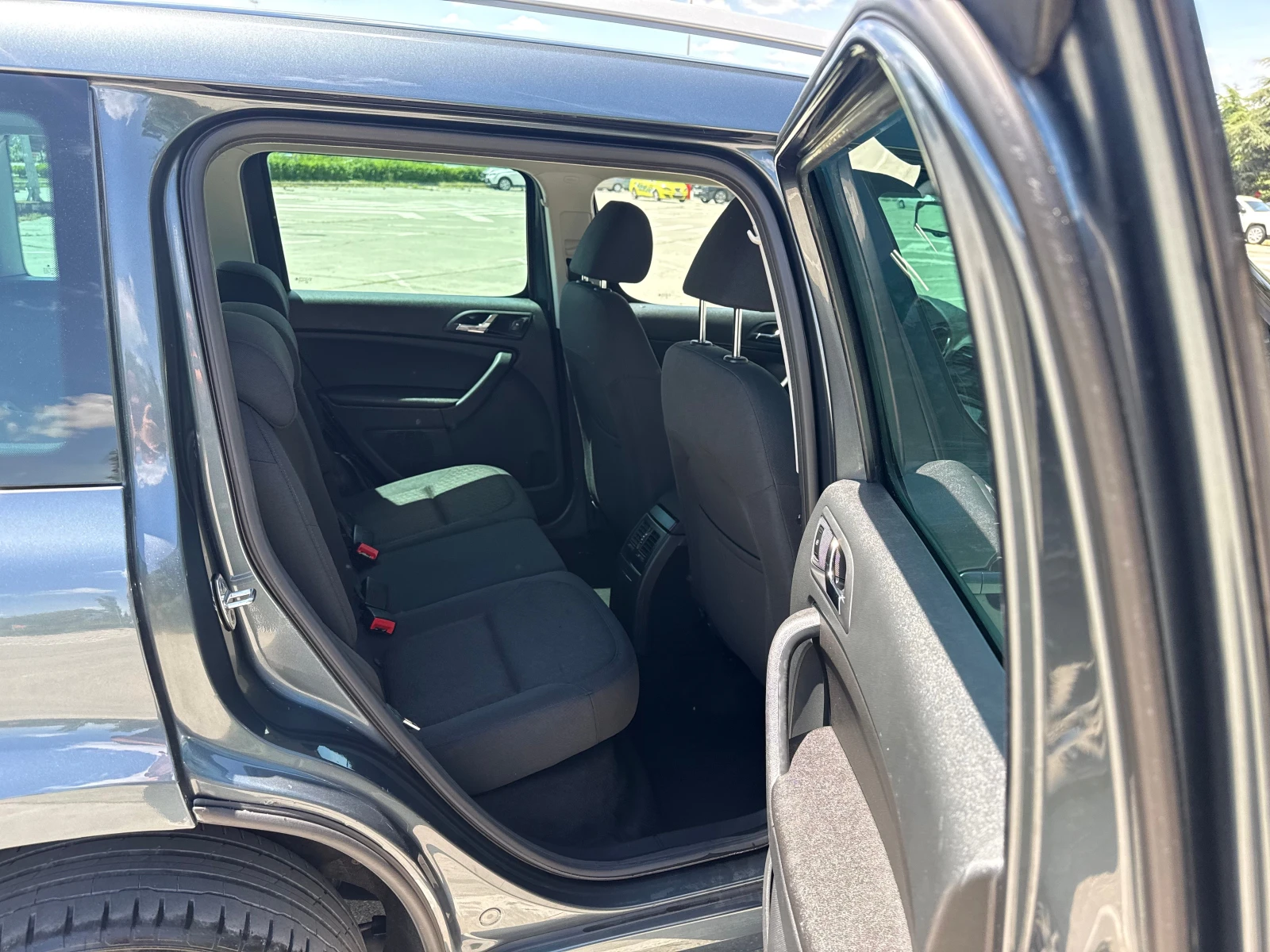 Skoda Yeti 2.0///4x4///Edition///Navi///Led-Xenon///, снимка 13 - Автомобили и джипове - 54681344