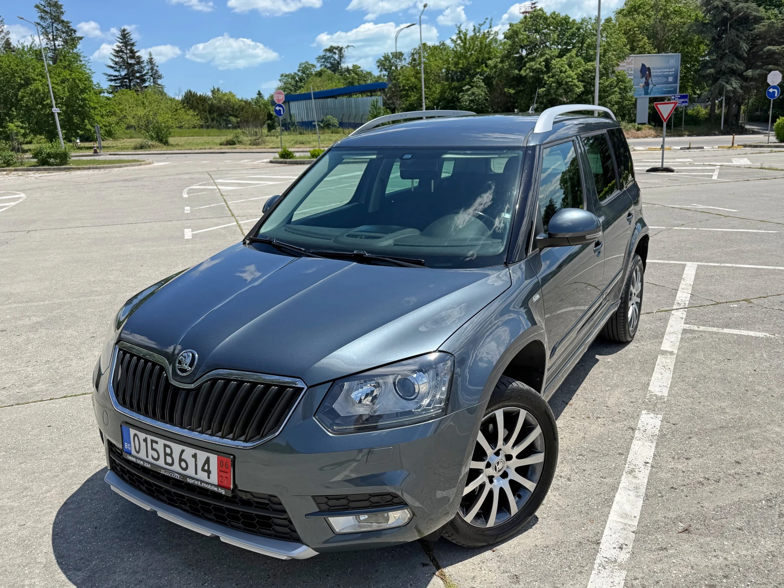 Skoda Yeti 2.0///4x4///Edition///Navi///Led-Xenon///, снимка 4 - Автомобили и джипове - 54681344