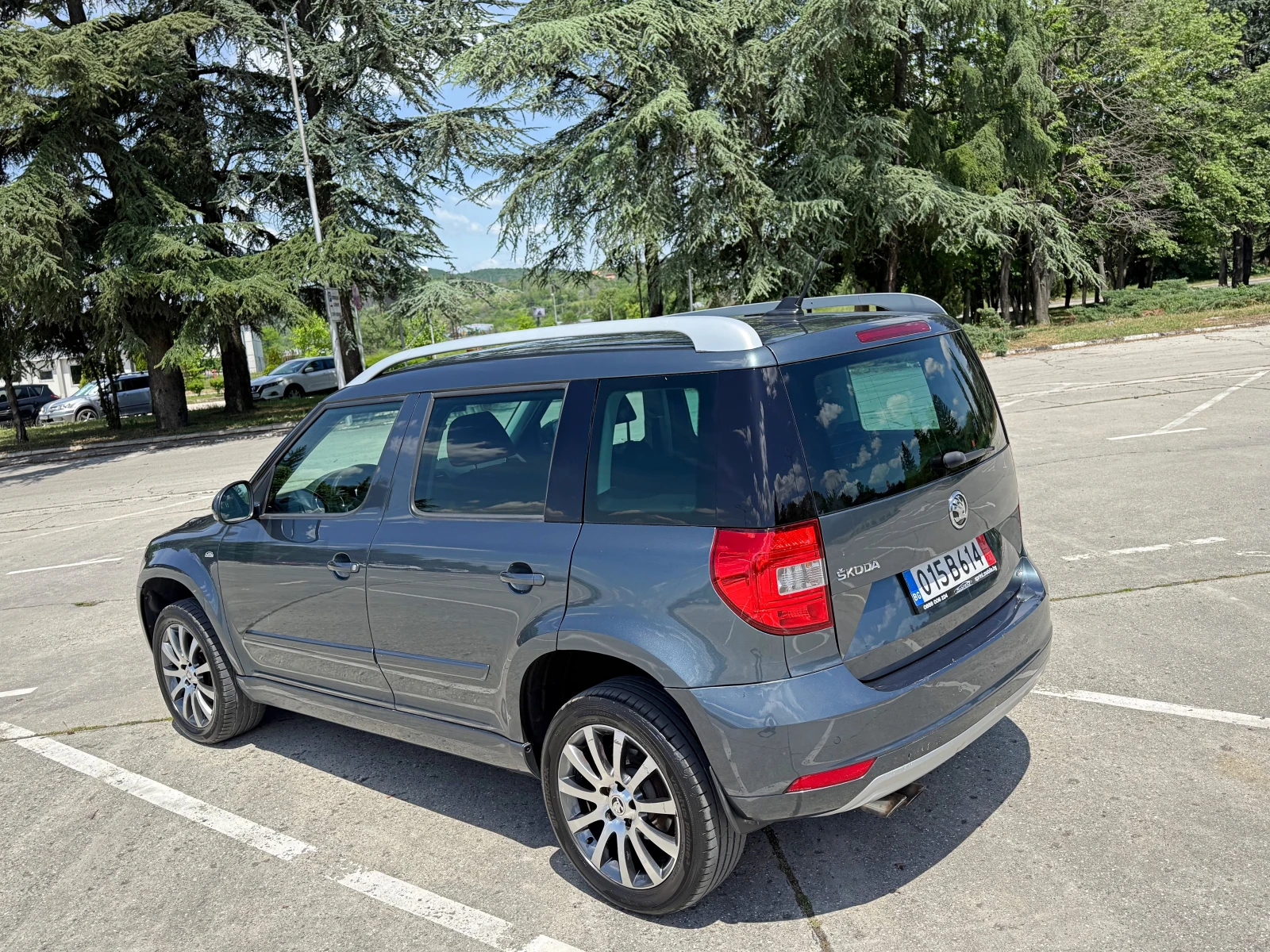 Skoda Yeti 2.0///4x4///Edition///Navi///Led-Xenon///, снимка 5 - Автомобили и джипове - 54681344