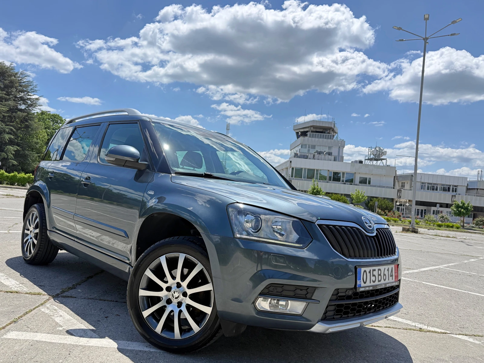 Skoda Yeti 2.0///4x4///Edition///Navi///Led-Xenon///, снимка 2 - Автомобили и джипове - 54681344