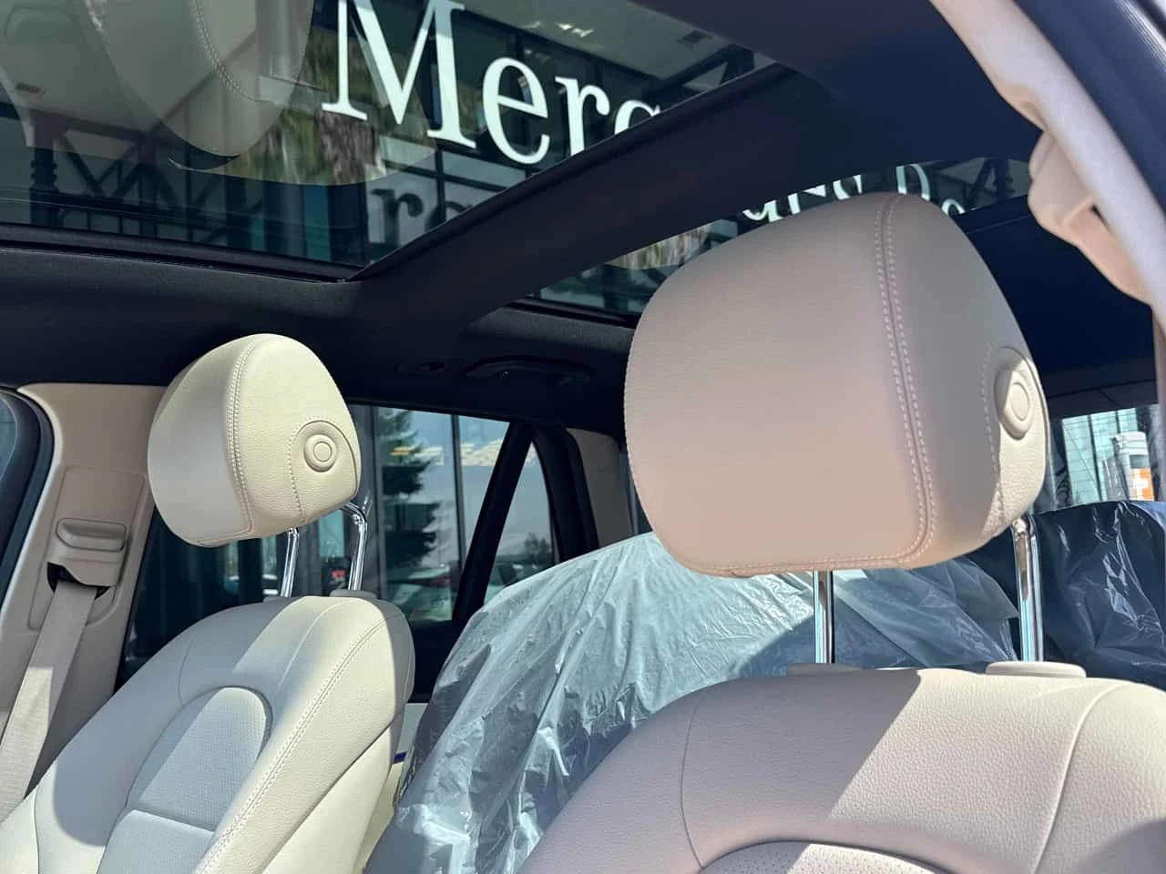 Mercedes-Benz GLC 300 * 4MATIC * ПРЕДСТАВИТЕЛСТВО * 360, снимка 10 - Автомобили и джипове - 54683681