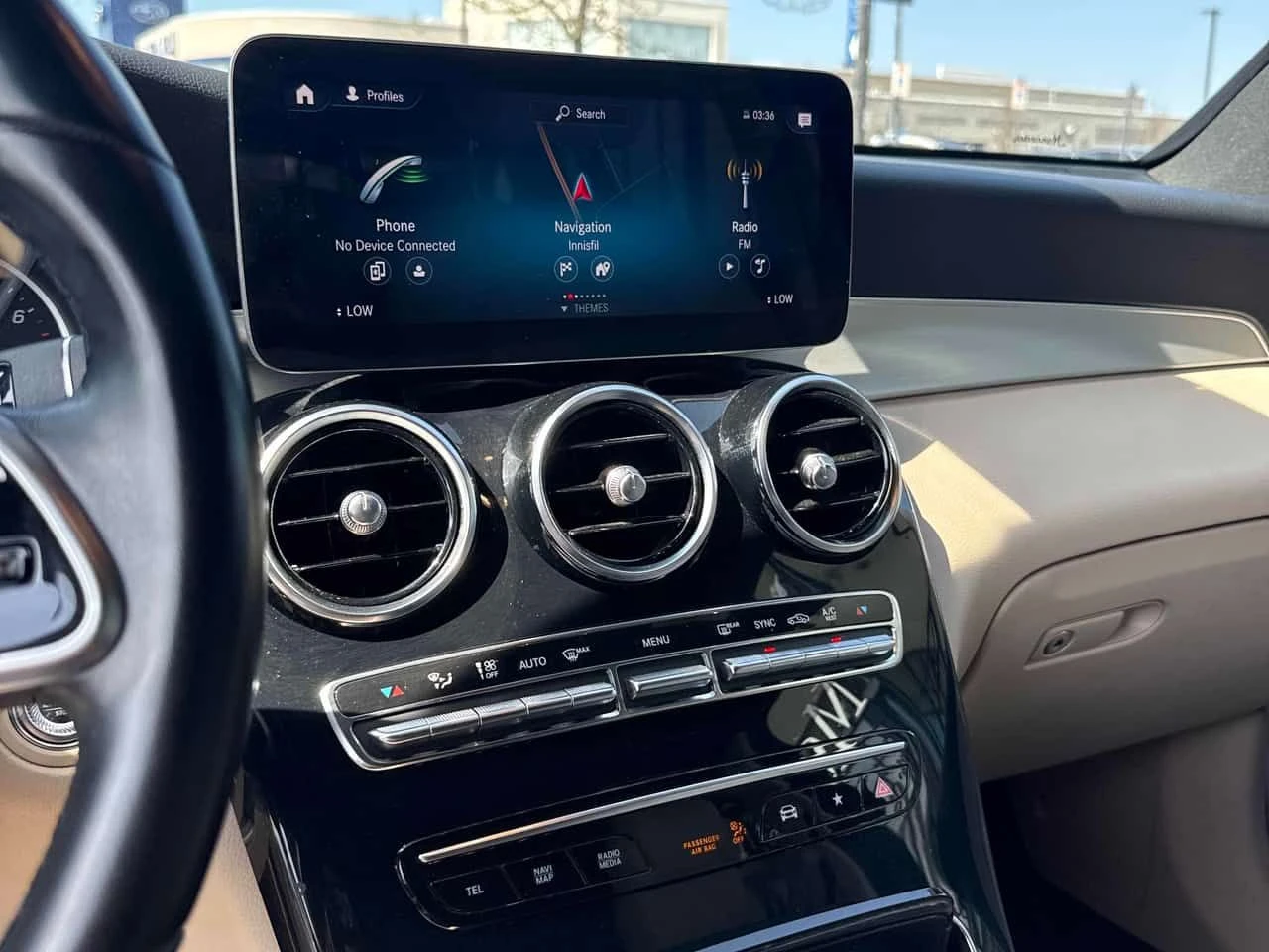 Mercedes-Benz GLC 300 * 4MATIC * ПРЕДСТАВИТЕЛСТВО * 360, снимка 9 - Автомобили и джипове - 54683681