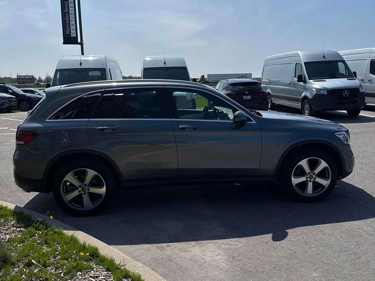 Mercedes-Benz GLC 300 * 4MATIC * ПРЕДСТАВИТЕЛСТВО * 360, снимка 3 - Автомобили и джипове - 54683681