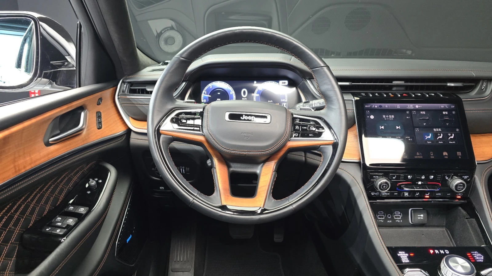 Jeep Grand cherokee 2022* SUMMIT* L* 360* ОБДУХ* DIS* PANO* MCINTOSH, снимка 6 - Автомобили и джипове - 55484608