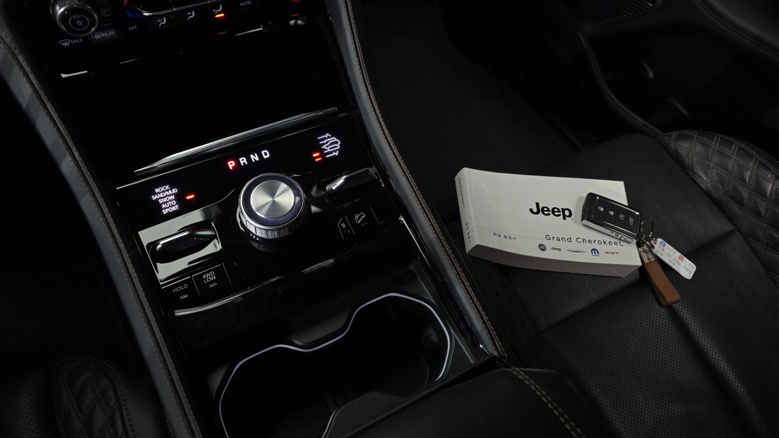 Jeep Grand cherokee 2022* SUMMIT* L* 360* ОБДУХ* DIS* PANO* MCINTOSH, снимка 13 - Автомобили и джипове - 55484608