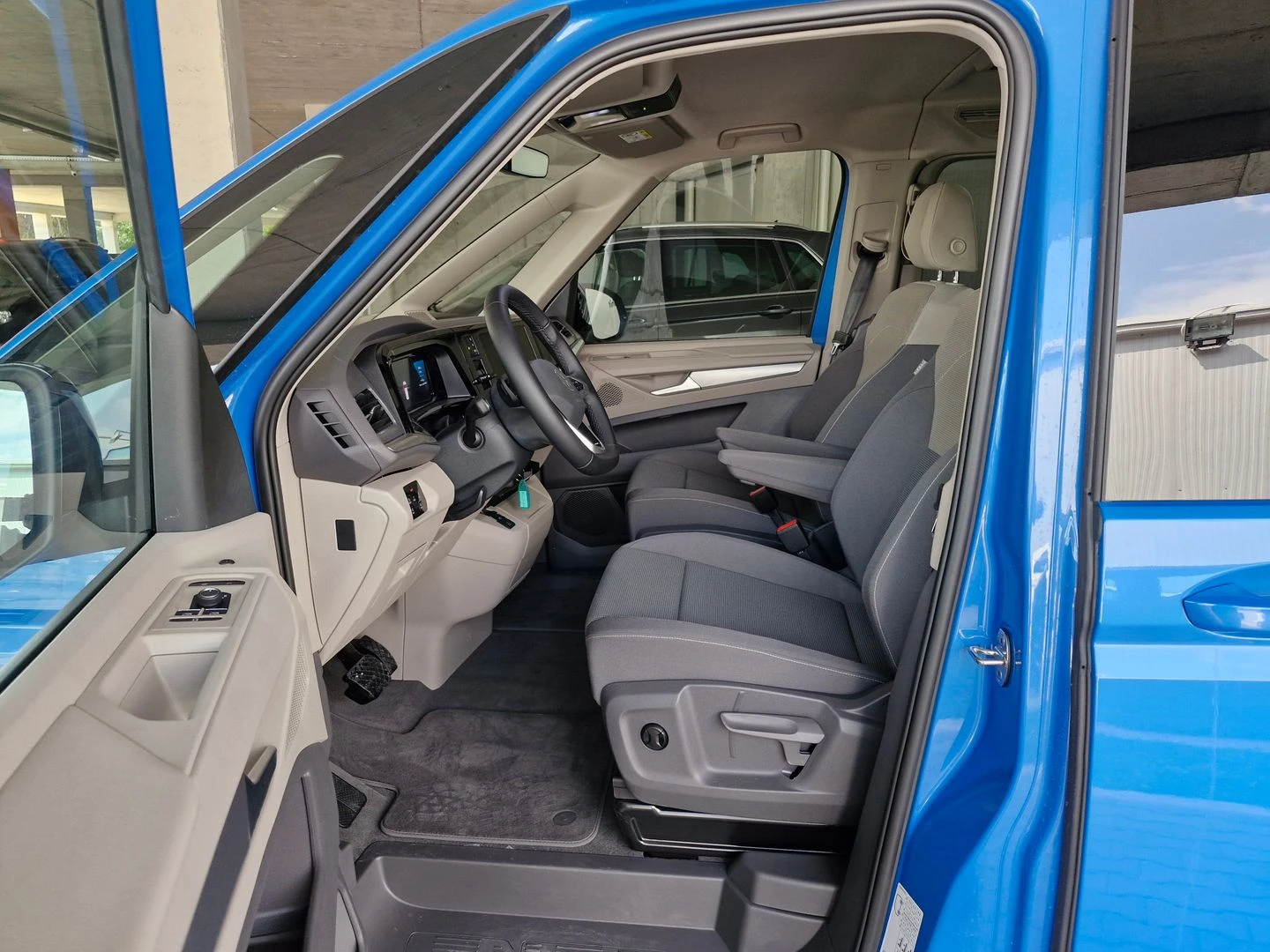 VW Multivan Life S TDI / 2.0l / 110кВт/150к.с. / DSG 7-ст. - изображение 5