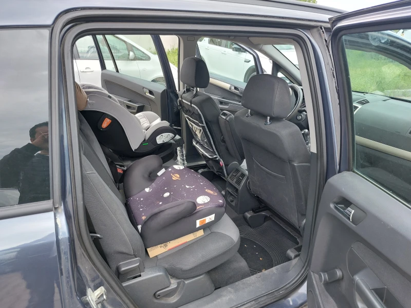 Opel Zafira 1.9 CDTI, снимка 8 - Автомобили и джипове - 52220126
