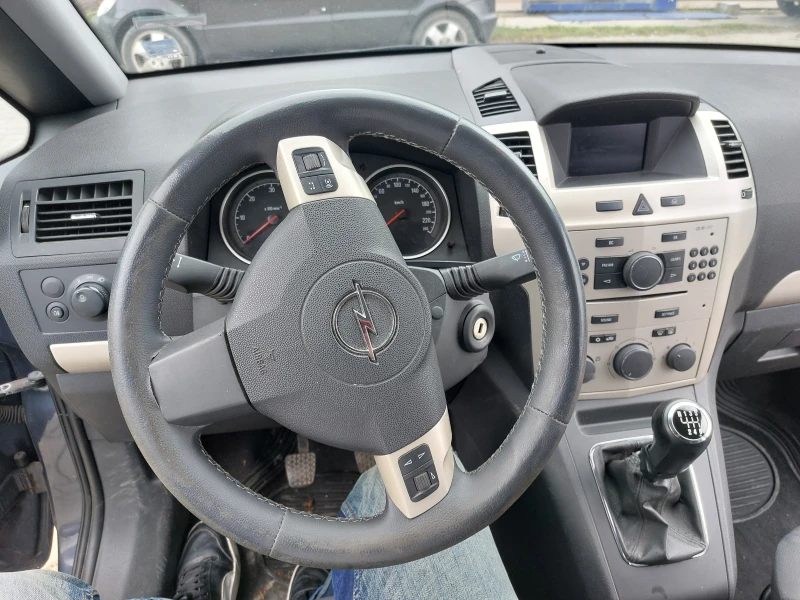 Opel Zafira 1.9 CDTI, снимка 11 - Автомобили и джипове - 52220126