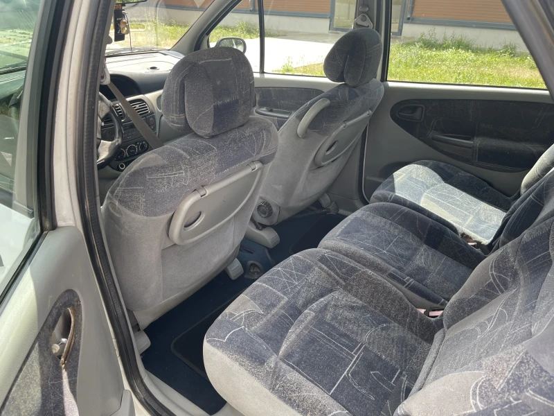 Renault Megane Scenic, снимка 8 - Автомобили и джипове - 51390472