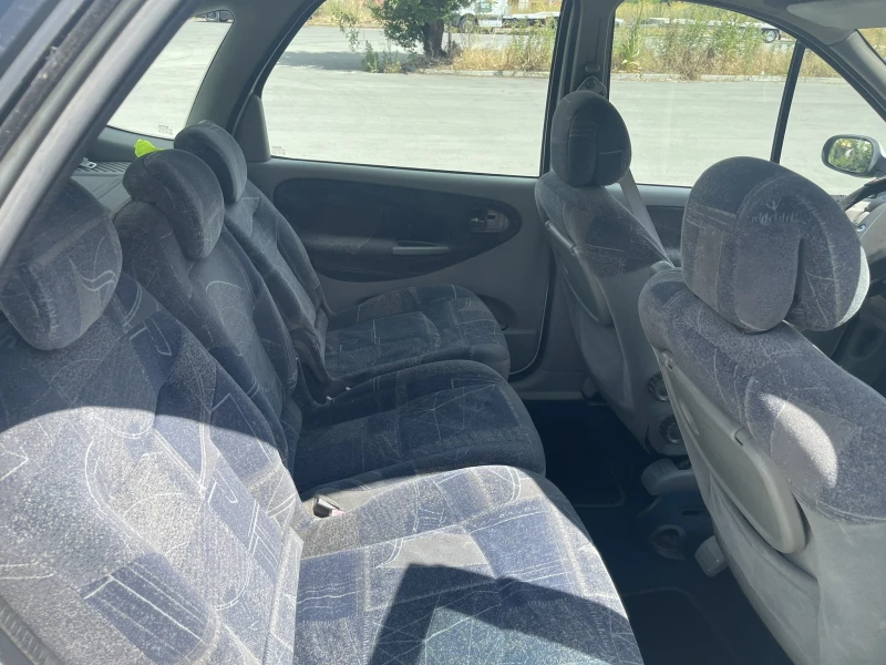 Renault Megane Scenic, снимка 6 - Автомобили и джипове - 51390472