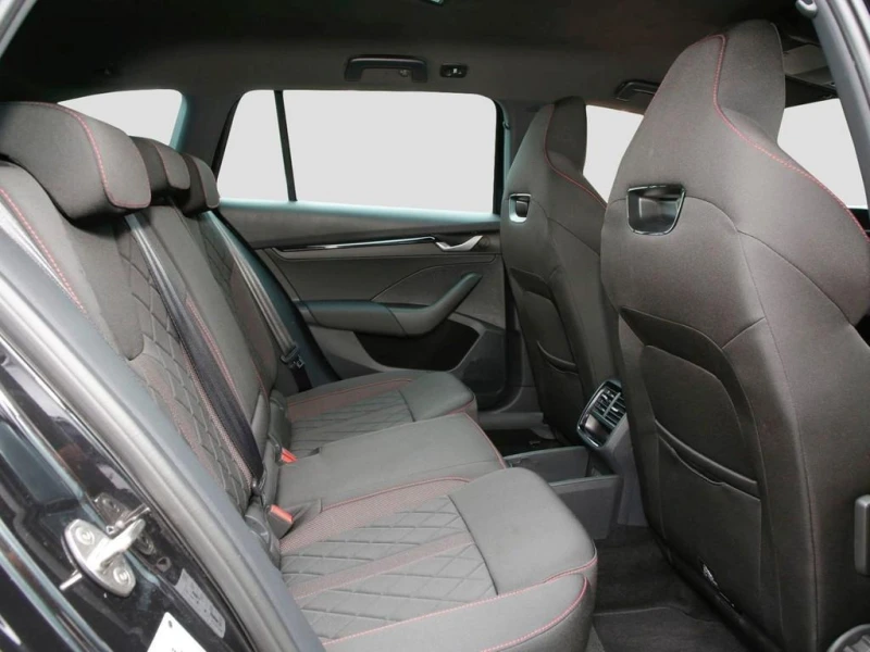 Skoda Octavia 2.0 TSI* RS* DSG* HEAD-UP* DISTR* KEYLESS* CARPLAY, снимка 11 - Автомобили и джипове - 51201498