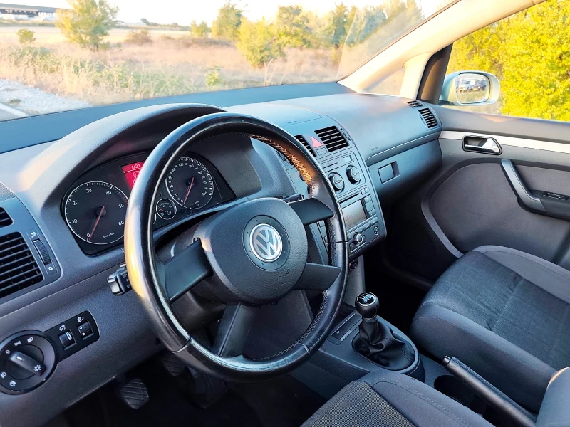 VW Touran 2.0TDI 140ks, снимка 6 - Автомобили и джипове - 51827398