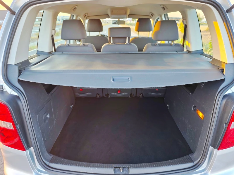 VW Touran 2.0TDI 140ks, снимка 10 - Автомобили и джипове - 51827398