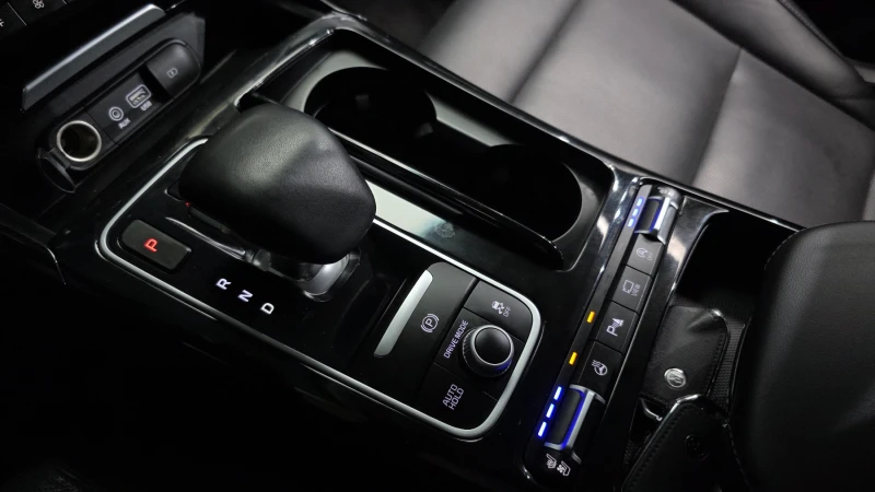 Kia Stinger 2.0T 2WD PLATINUM autogeorge.com, снимка 8 - Автомобили и джипове - 52079627