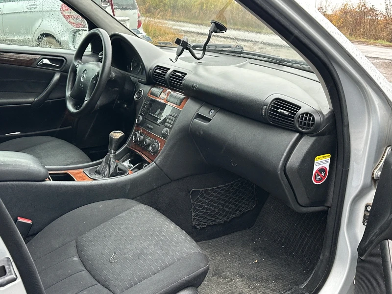 Mercedes-Benz C 220, снимка 9 - Автомобили и джипове - 52590316