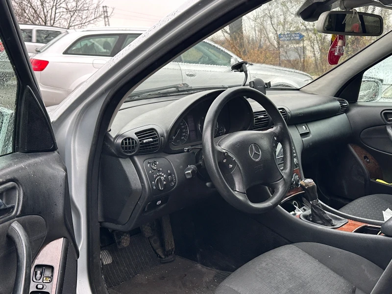 Mercedes-Benz C 220, снимка 6 - Автомобили и джипове - 52590316