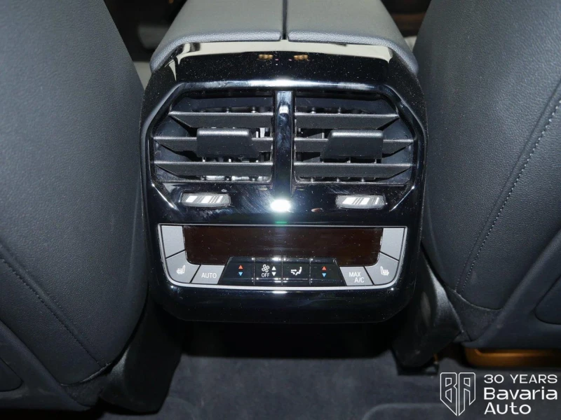 BMW iX 40 xDrive Sport, снимка 12 - Автомобили и джипове - 52834381