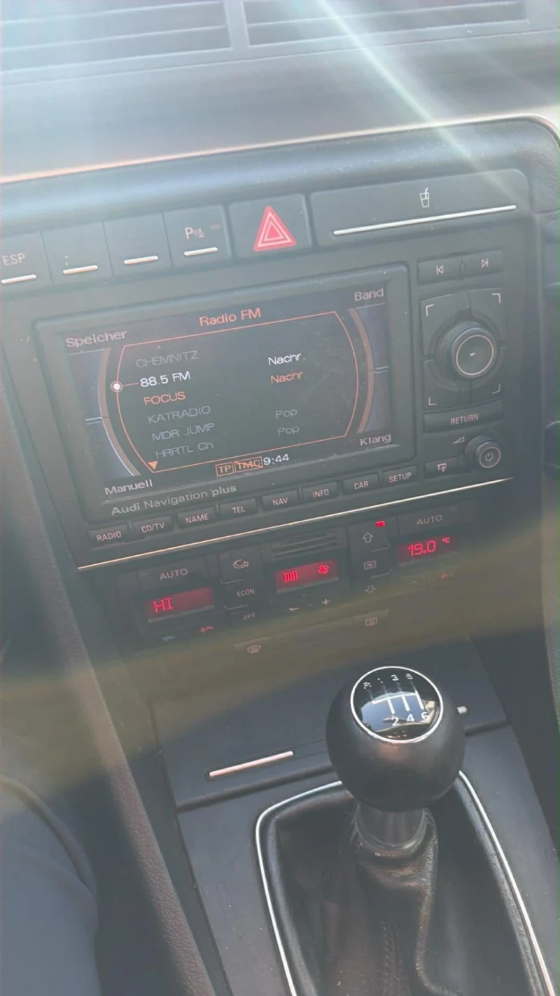 Audi A4 2.0TDI, снимка 8 - Автомобили и джипове - 53137569