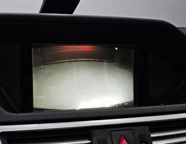 Mercedes-Benz E 220 Avantgarde, снимка 11 - Автомобили и джипове - 52751183