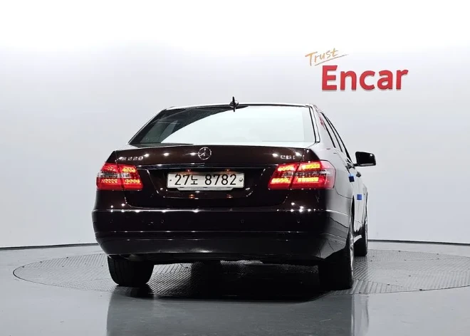 Mercedes-Benz E 220 Avantgarde - изображение 4