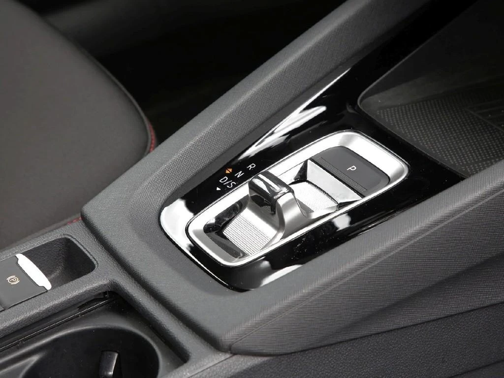 Skoda Octavia 2.0 TSI* RS* DSG* HEAD-UP* DISTR* KEYLESS* CARPLAY - изображение 7