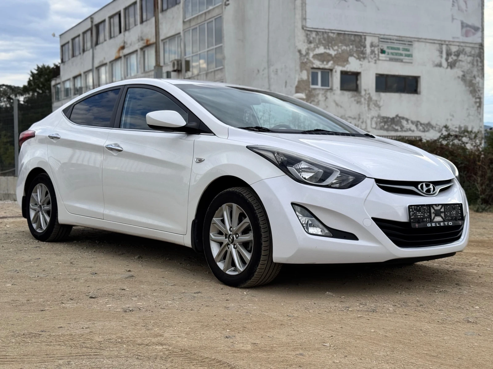 Hyundai Elantra 1.6i топ лизинг - изображение 8