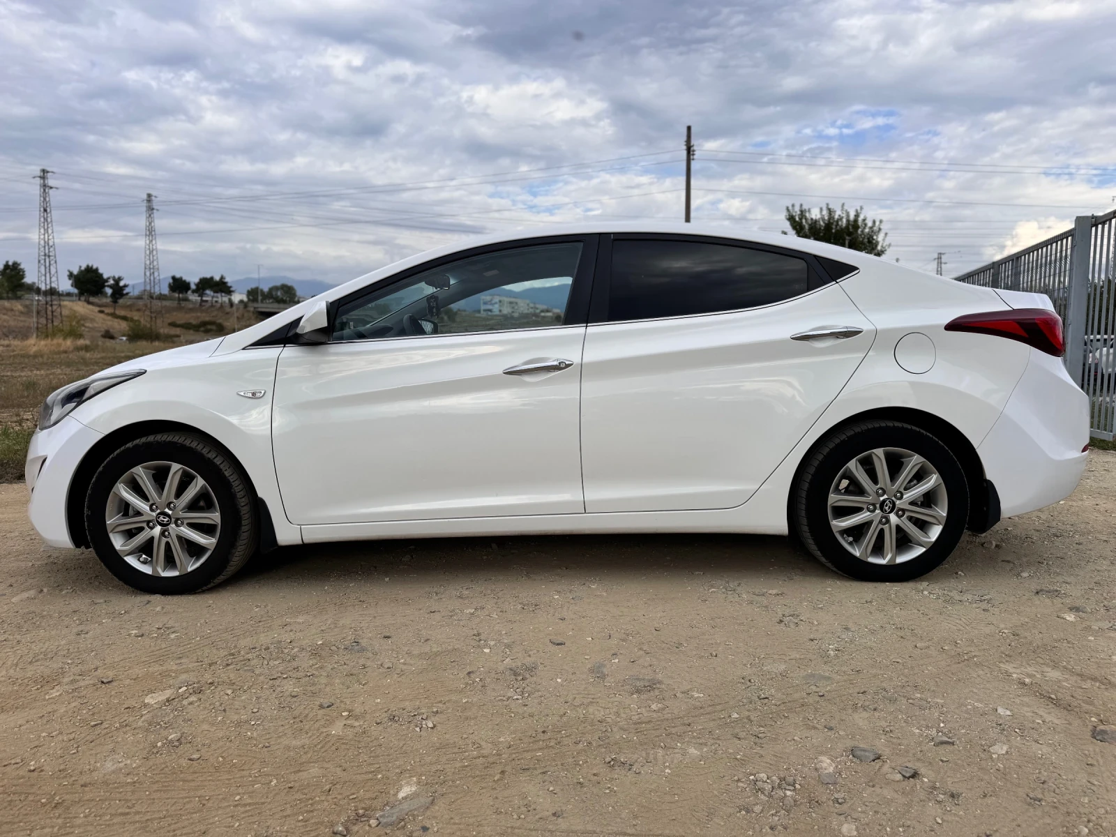 Hyundai Elantra 1.6i топ лизинг - изображение 3