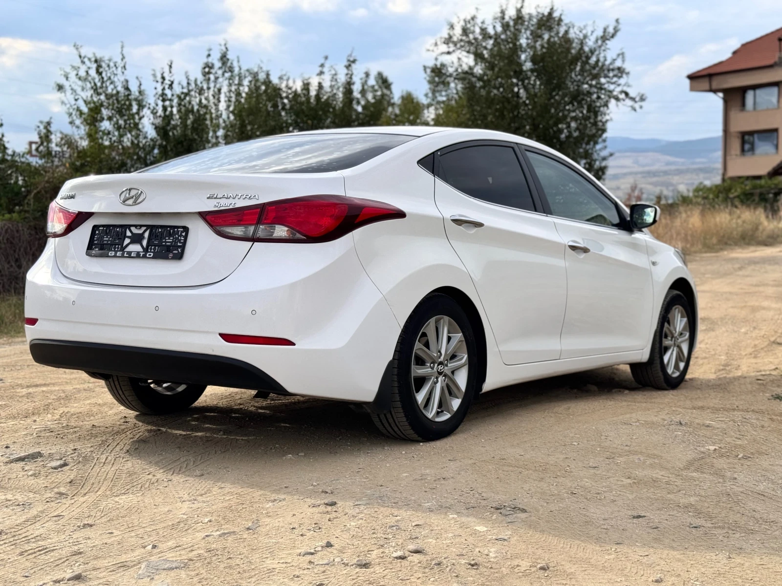 Hyundai Elantra 1.6i топ лизинг - изображение 6
