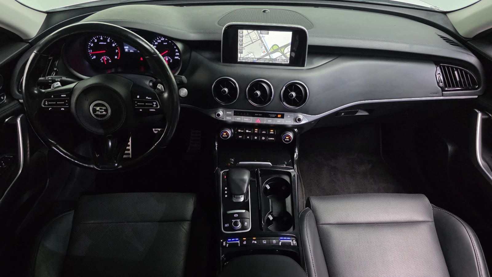 Kia Stinger 2.0T 2WD PLATINUM - изображение 6
