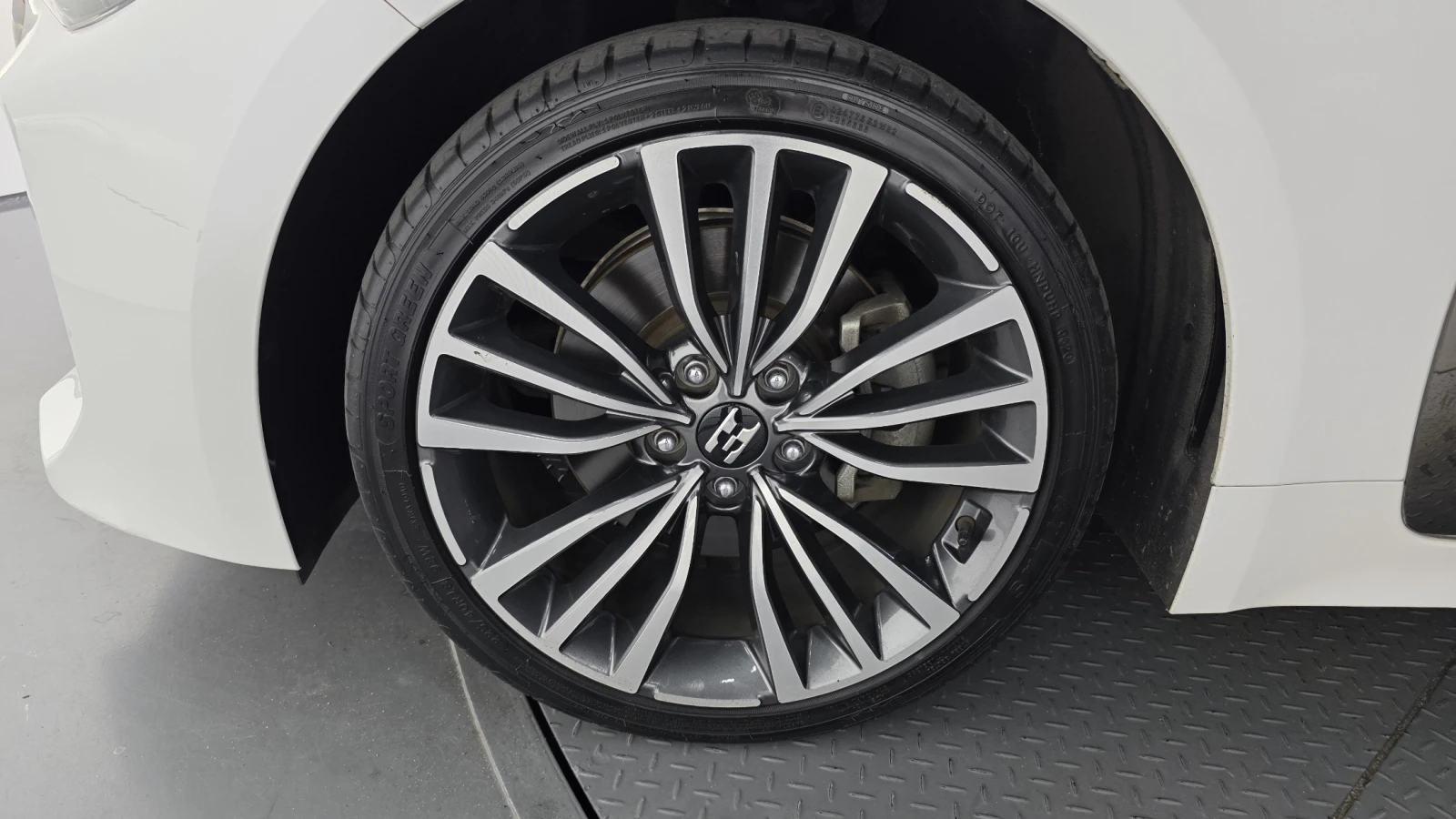 Kia Stinger 2.0T 2WD PLATINUM - изображение 5