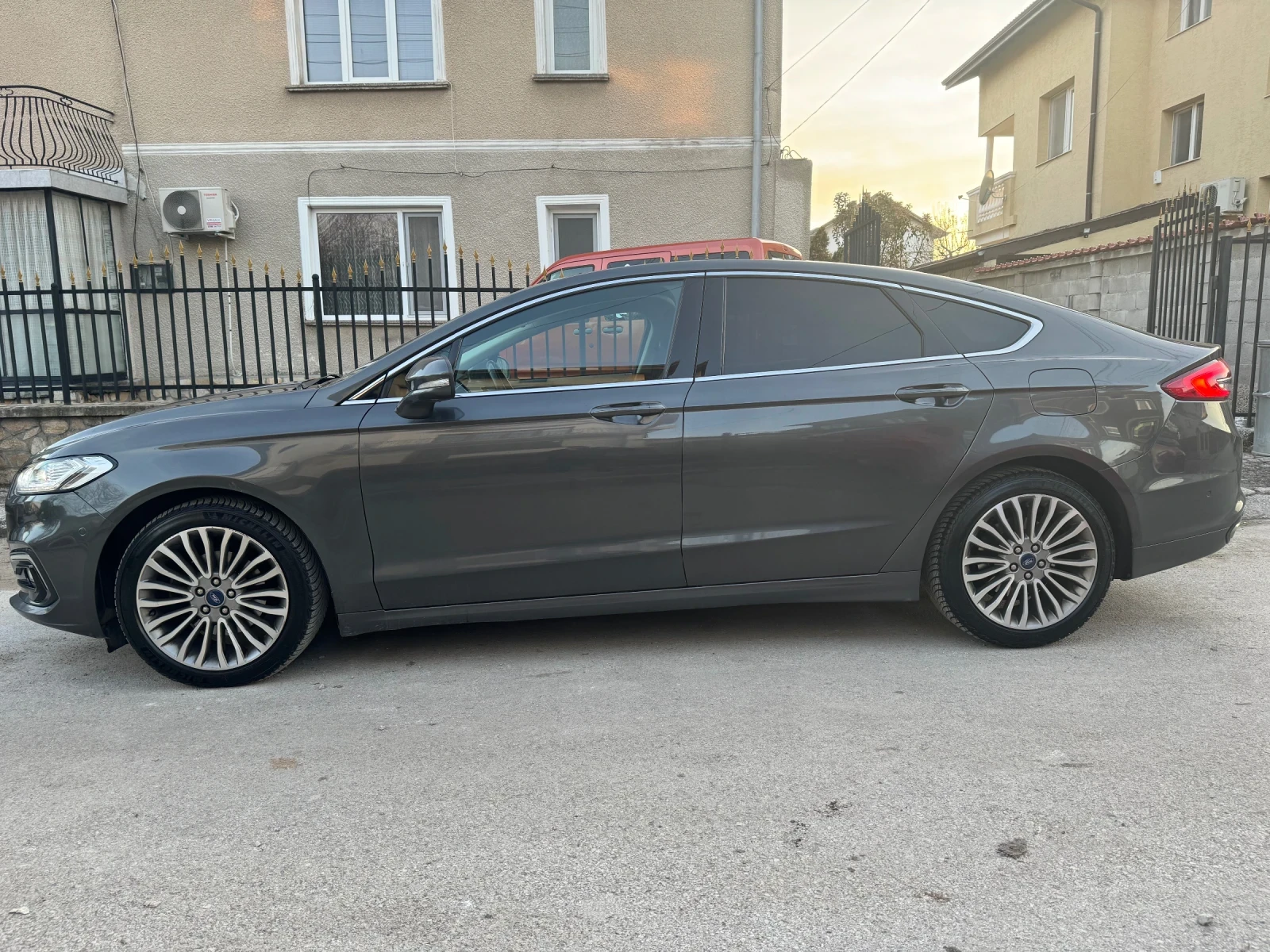 Ford Mondeo Eco Blue 190k.c. - изображение 10